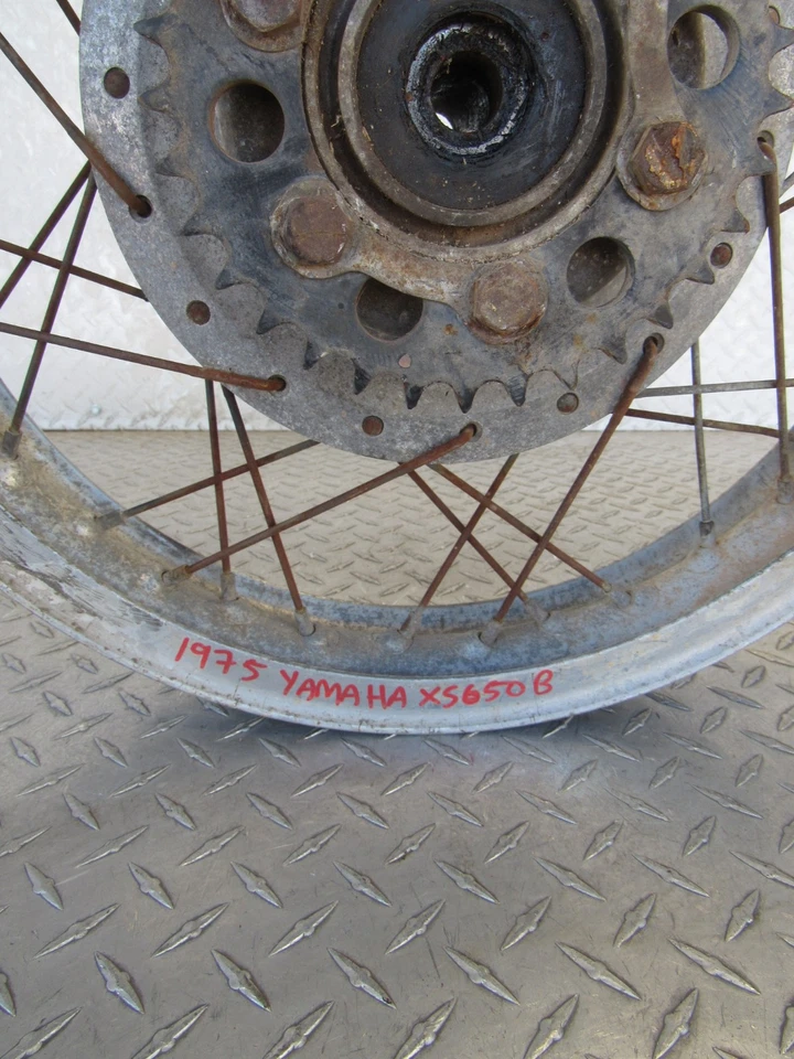 Llanta trasera Yamaha XS650B XS 650 1975 75 Foto 4 de 4