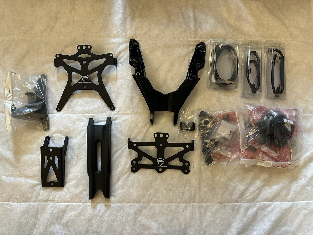 DUCATI MONSTER 821 1200 14-17 NUMBER PLATE HOLDER TAIL TIDY