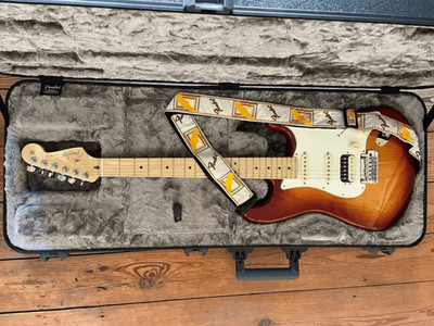 Fender American Professional Stratocaster HSS Shawbucker und Verstärker Fender
