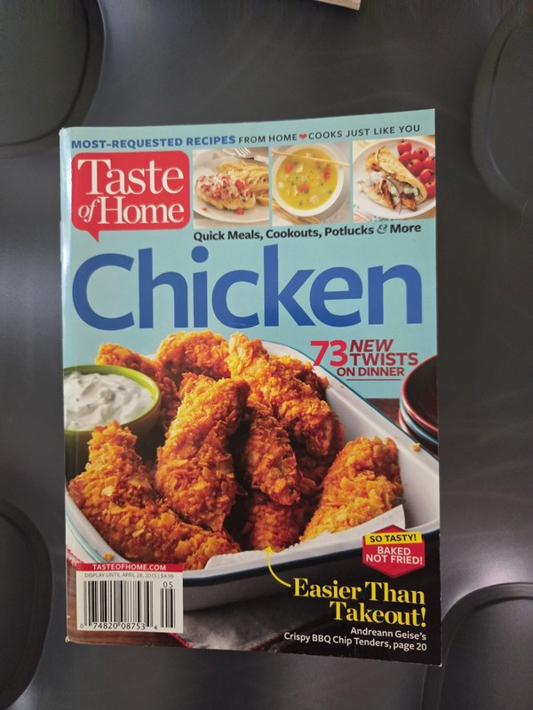 4 BETTY CROCKER and 1 TASTE OF HOME Recipe Magazine 1992, 1993, 1995, 2001, 2015