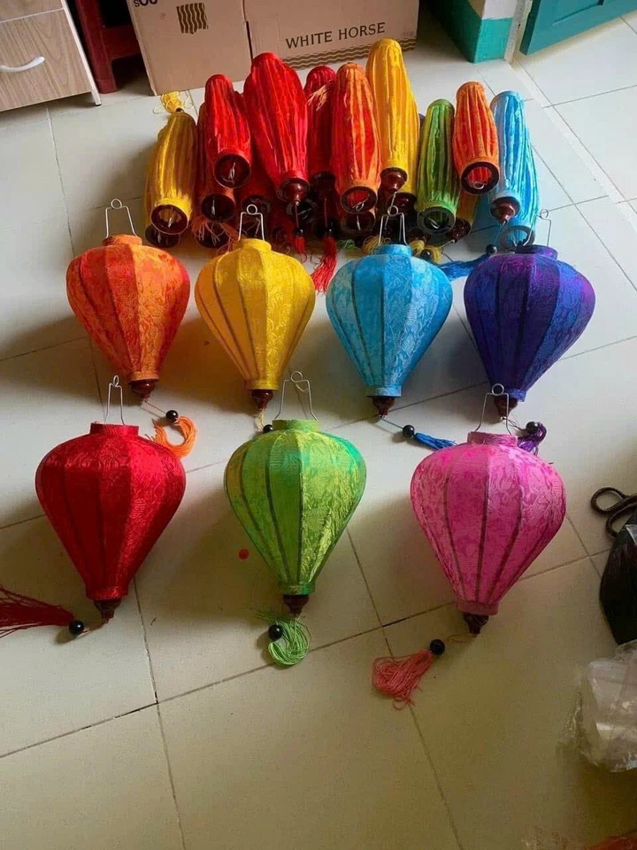 World Vendor | Plain Silk Lantern with Color | Handmade: with Bamboo and Silk - Image 2 of 4