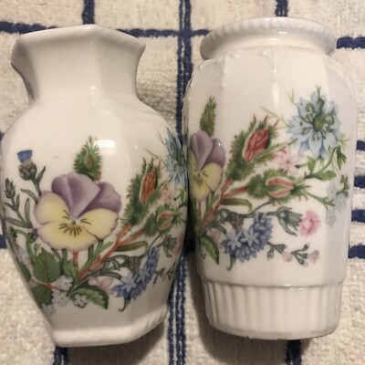 2 AYNSLEY WILD TUDOR kleine VASEN Fine Bone China 9 cm hoch Stiefmütterchen Kornblume Rose