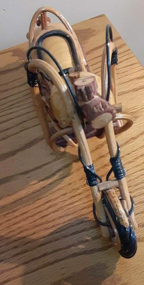 Harley-Davidson modelo Chopper vintage hecho a mano de madera y bambú Foto 3 de 4