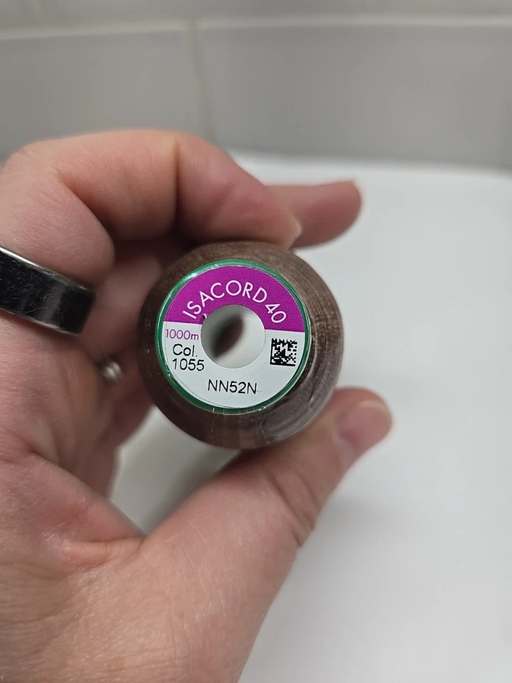 1000 m Isacord Embroidery Thread 40 color 1055 100% polyester New Art 02922 - Image 3 of 4