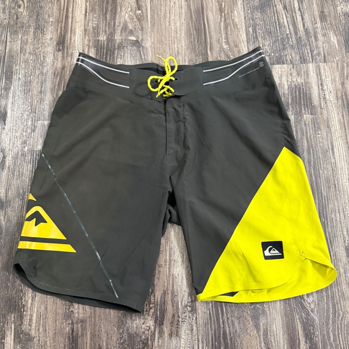 値下げしました！Quiksilver SyncroM/50ハイパー！ Quiksilver AG47 Dry Flight Board Shorts Mens Grey Neon Yellow