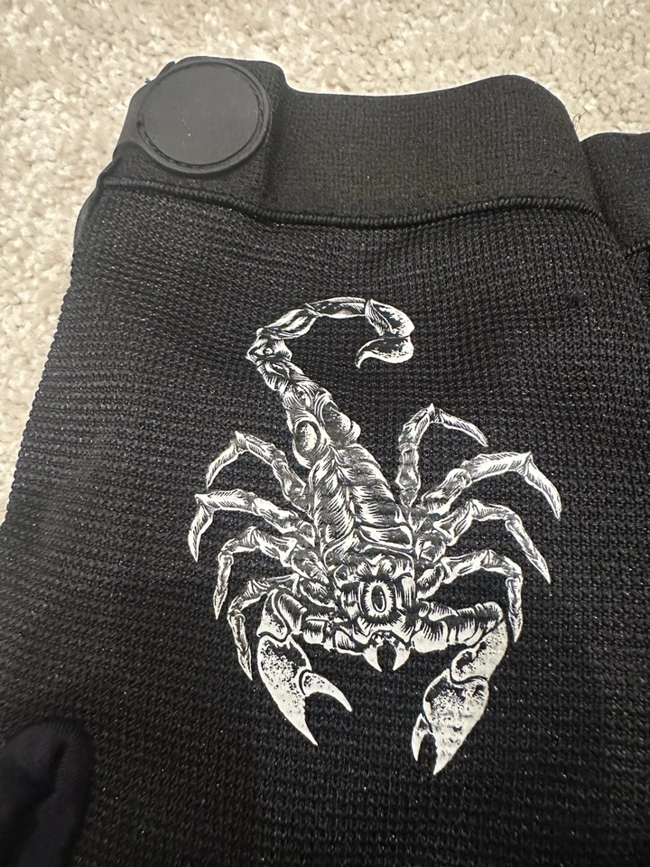 Par de guantes de lucha Sting WWE WCW con licencia Scorpion negros talla M/L Foto 2 de 4