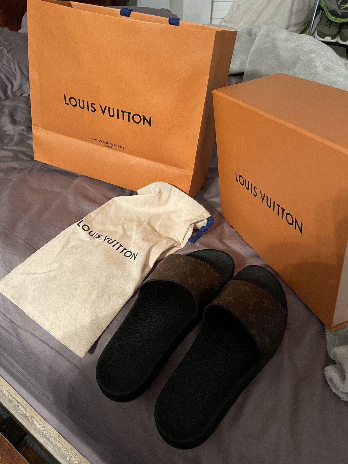 louis vuitton waterfront mule slides