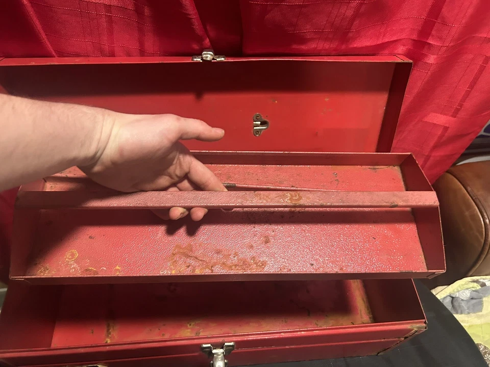 VINTAGE STACK-ON R-422 RED METAL TOOLBOX WITH TRAY 22” x 8 1/2” x 8 1/2” - Image 3 of 4