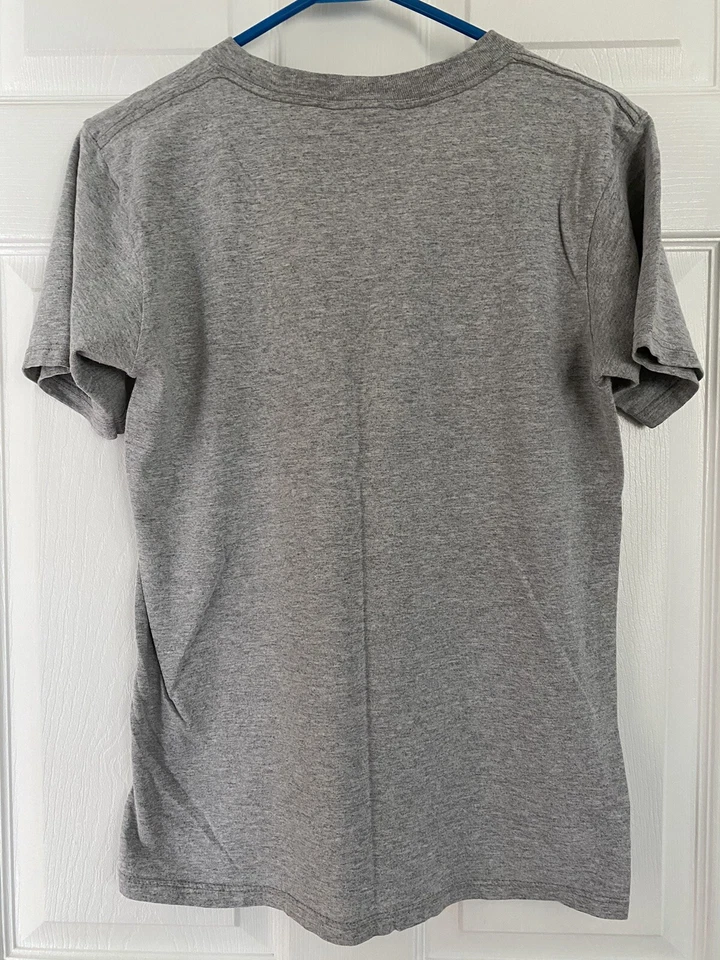 Camiseta Soffe Gris SS de Fútbol de la Universidad Estatal de los Apalaches, S, Usada en Excelente Condición Foto 3 de 4