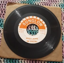 The Sunglows 45 Peanuts (La Cacahuata) / Happy Hippo SG 107 vg