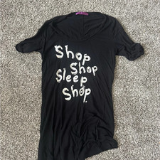 Vestido Pijama Negro Gráfico "Shop Shop Sleep Shop" Talla Pequeña