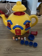 Vintage Bluebird Big Yellow Teapot 1981 Toy Playset With Figures