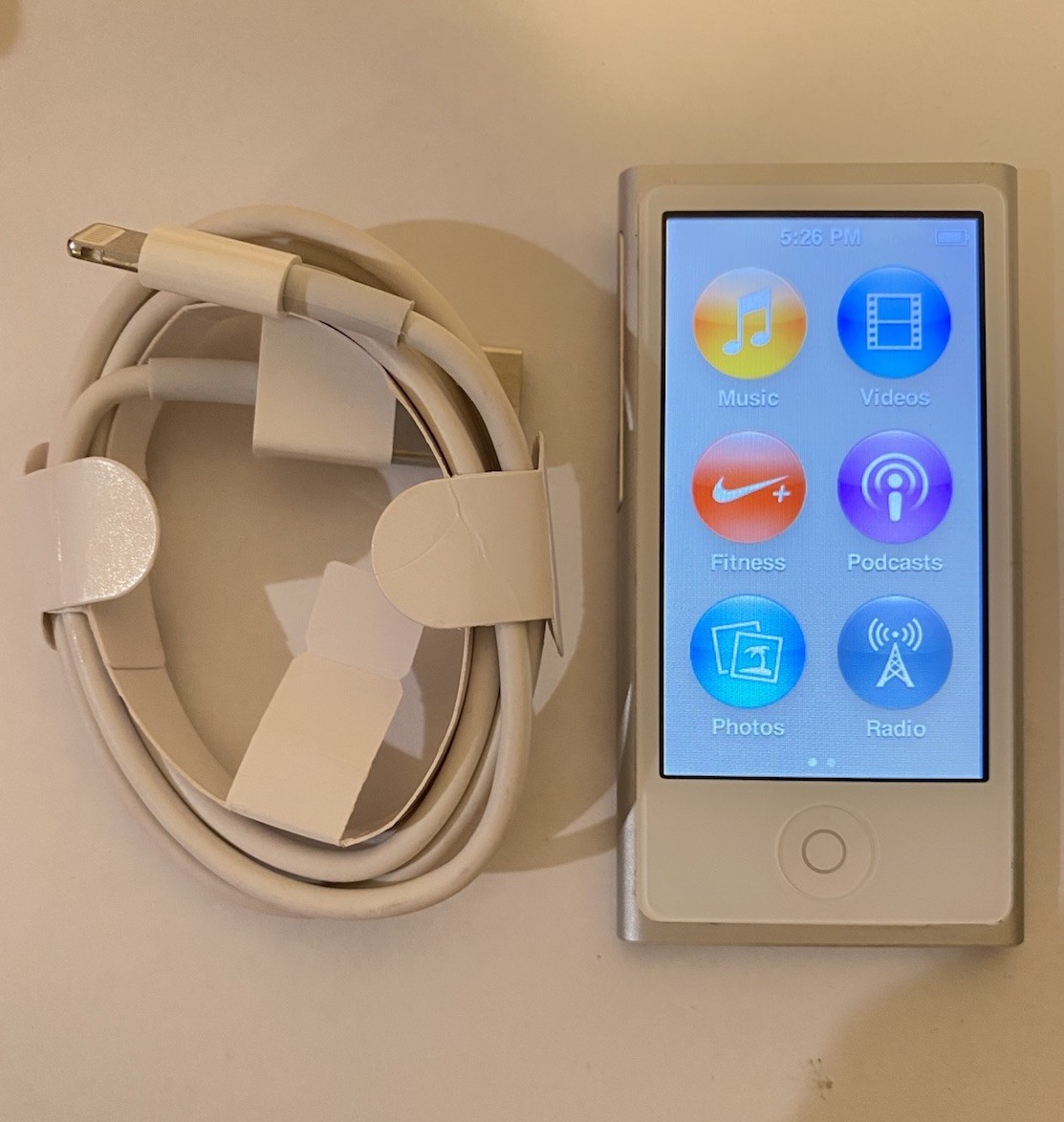 Apple iPod Nano 7th Generation Silver (16 GB) Works Great #65090