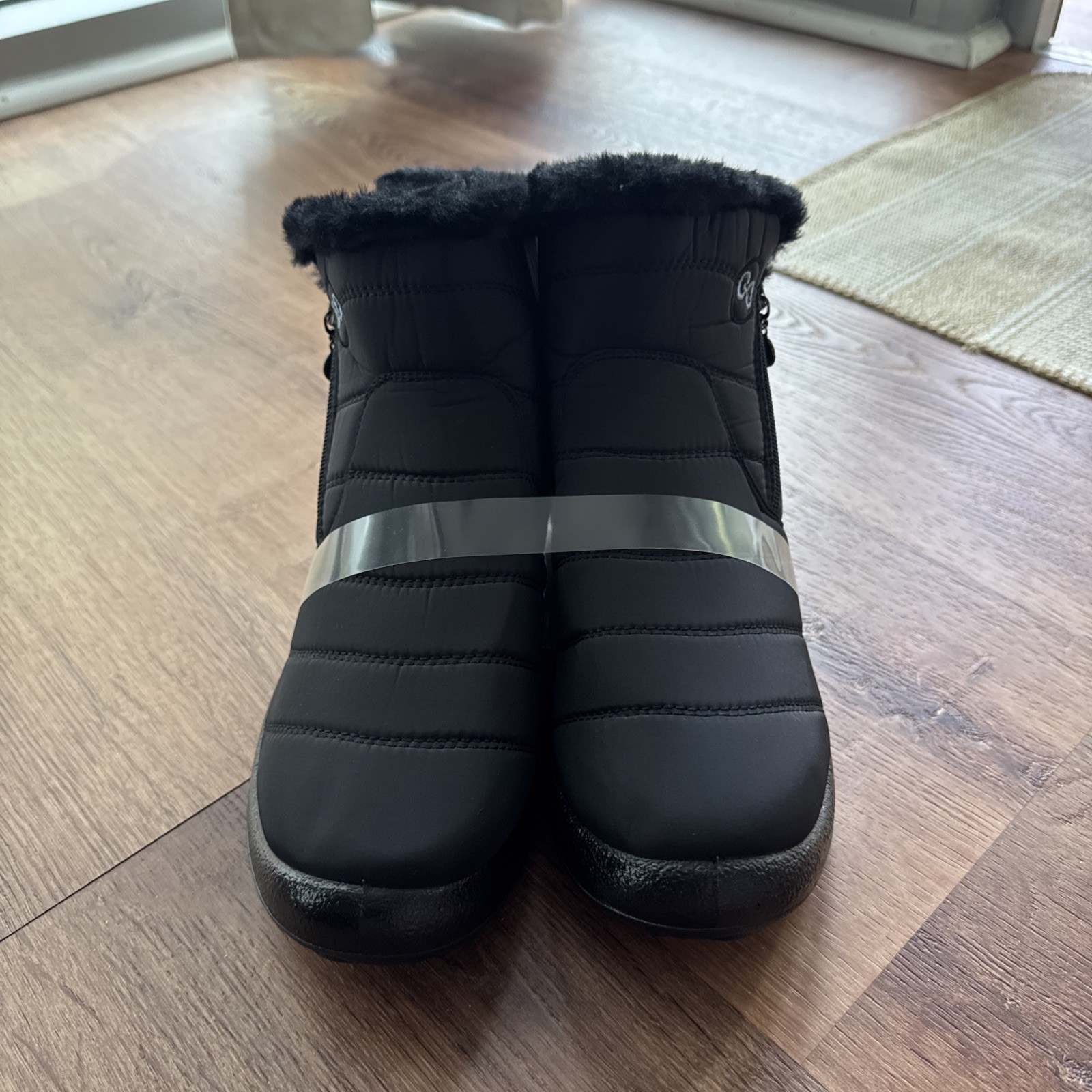 GO Snow Boots Womens 7.5 Black Waterproof Fur Lined Slip Resist Winter-image