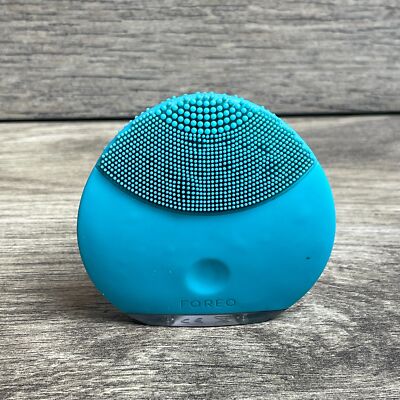 Foreo Turquoise Silicone Ultra-Hygienic Facial Cleansing Brush/Massaging Device