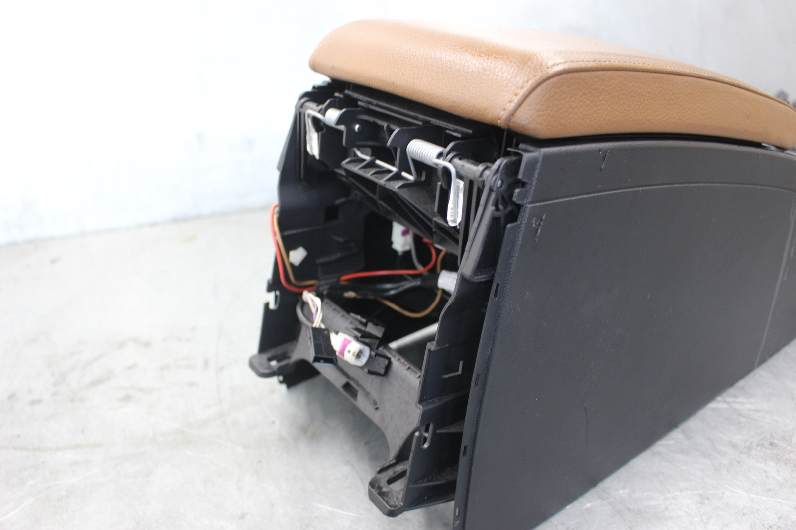 BMW E90 E92 3Series Front Center Console Armrest Pad Saddle Brown