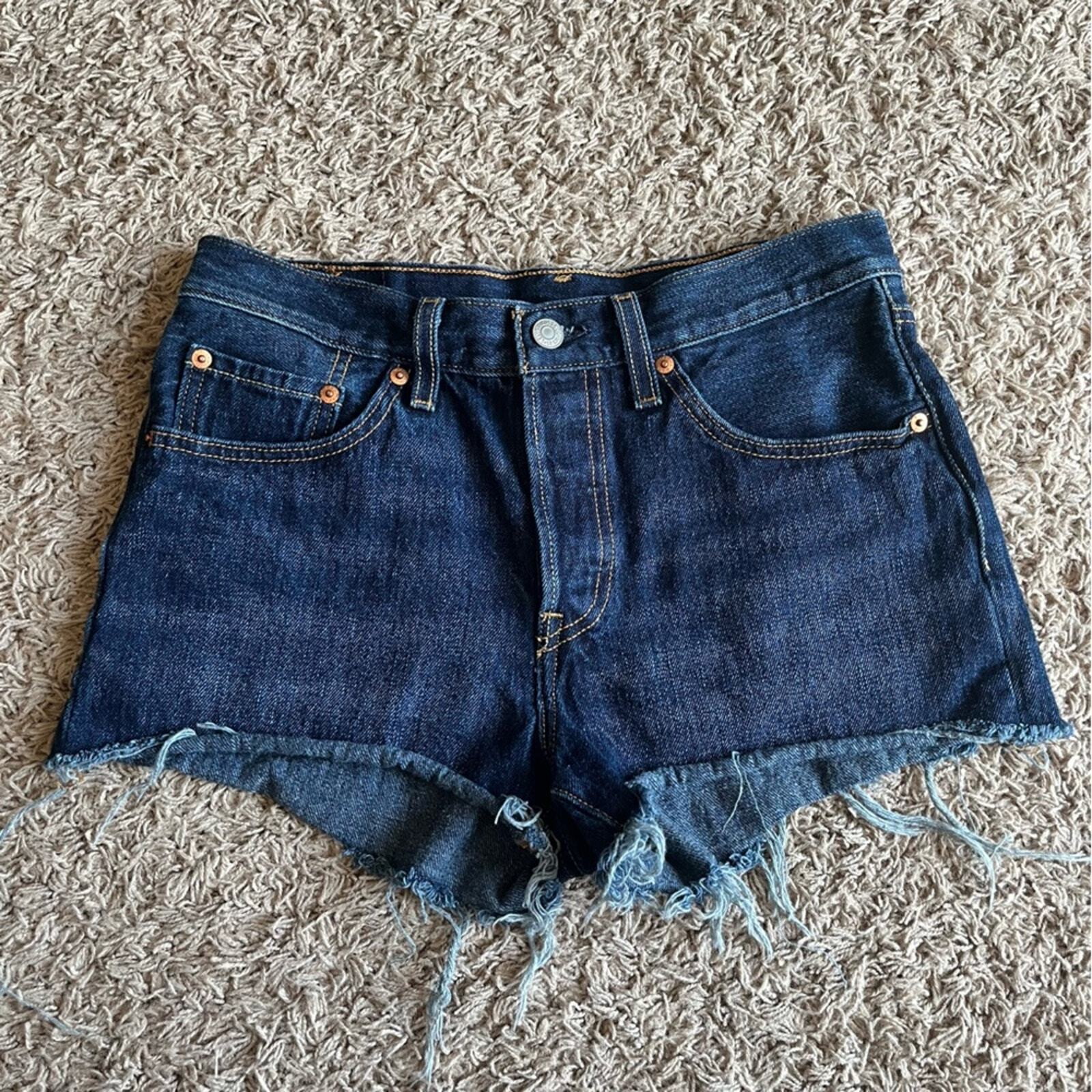 Levi Strauss & Co Dark Wash Jean Short Size 26