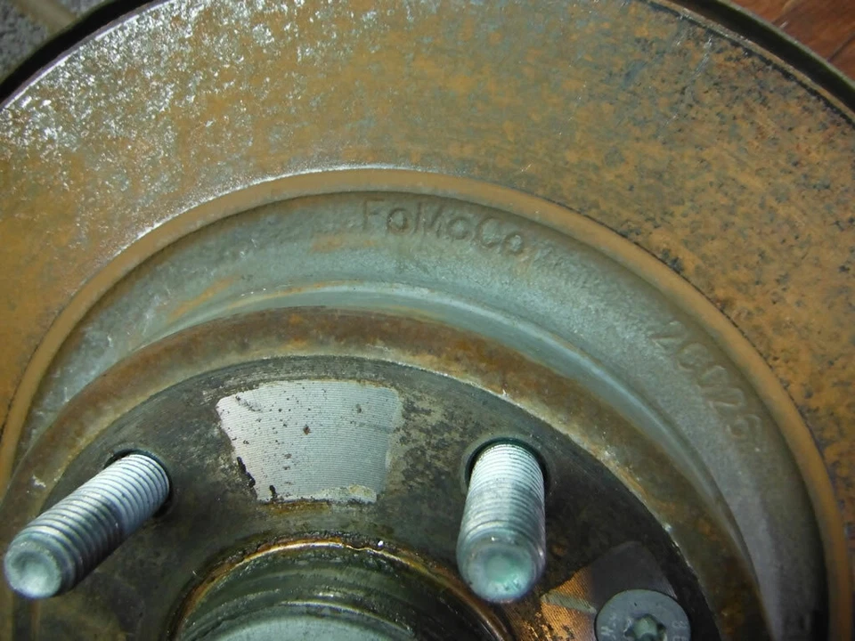 06-09 FORD FUSION MERCURY MILAN FRENO TRASERO DERECHO ROTOR DISCO BUJE HUSILLO Foto 2 de 4