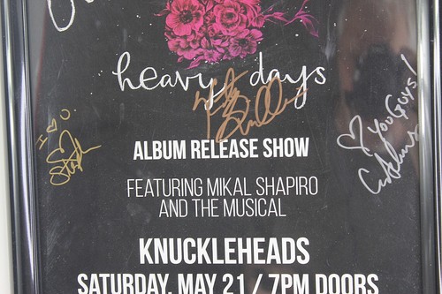 KATY GUILLEN & THE GIRLS Heavy Days handsigniertes Poster bei Knuckleheads in KC MO - Bild 3 von 3