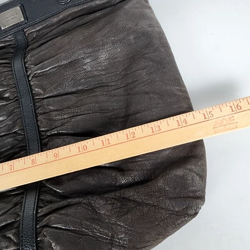 Vera Wang Simply Negro Cartera Cuero Bolso de Mano Forro Azul 3 Bolsillos Internos Foto 4 de 4