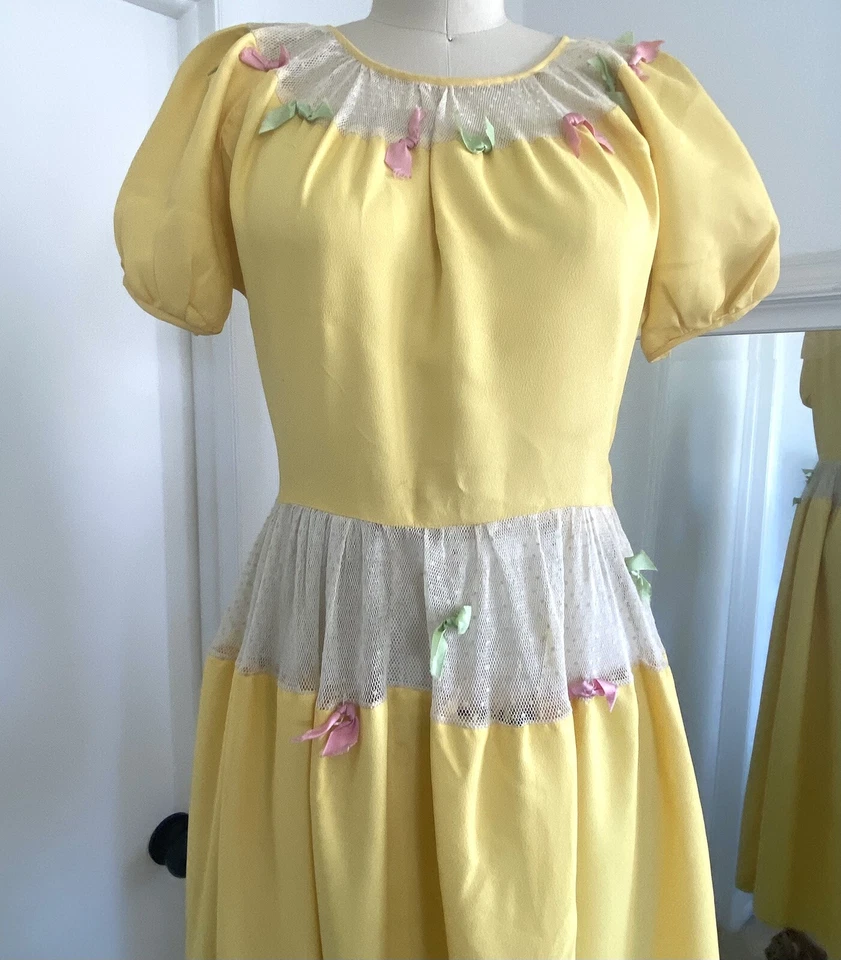 Maxi Vestido Peekaboo Vintage Años 30 Amarillo Lazos Malla Largo Para Mujer Años 30 Años 40 Años 40 Foto 3 de 4