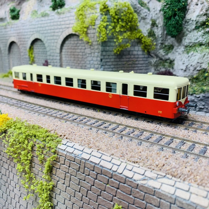 Remorque XR 7354 de Lyon-Vaise REE pour faire revivre les gares SNCF des années 50