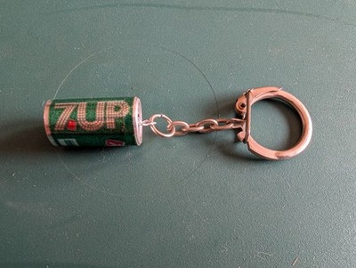 Vintage  7 Up  Locking Key Chain Miniature Seven Up Can Soda Pop Logo Keychain