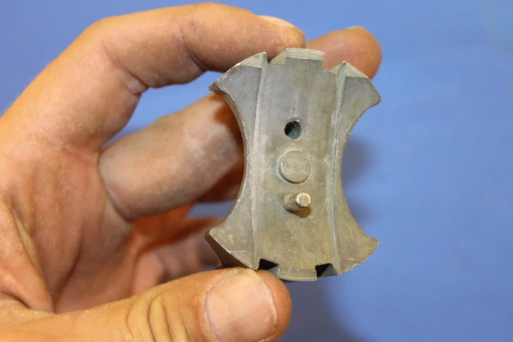 PIEZA DE RELLENO DE METAL YAMAHA YD1,YD2 # 146-11541-00 NUEVA DE STOCK Foto 4 de 4