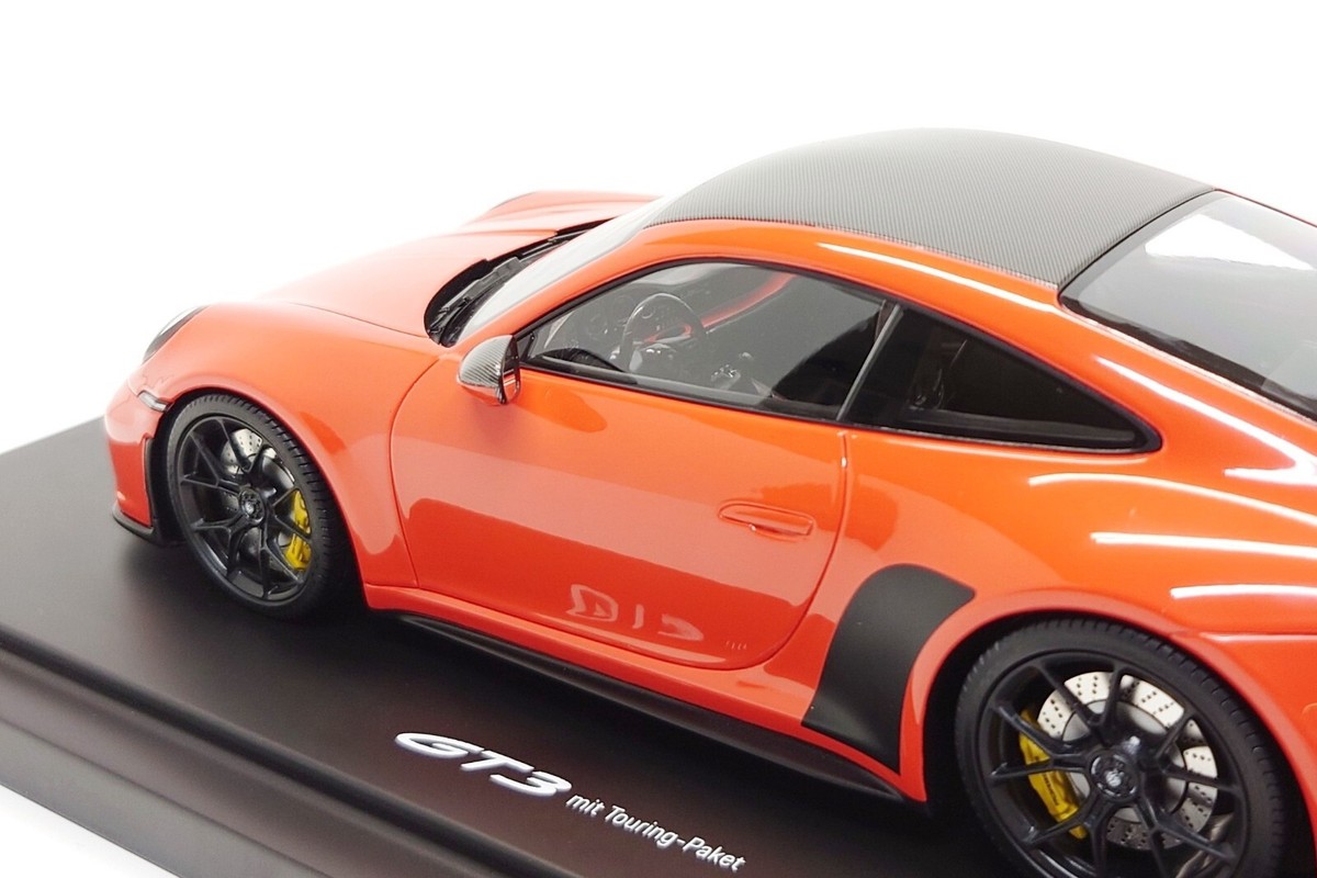 Minichamps 1:18 Porsche 911 GT3 Touring (992) in Lava Orange