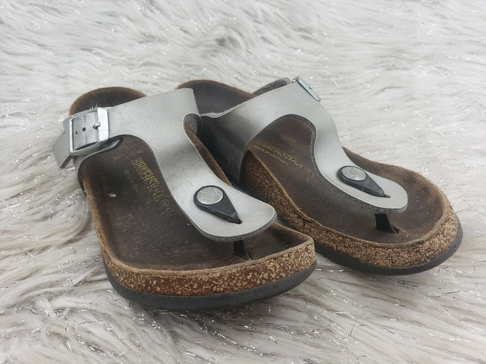 Sandalias de tanga BIRKENSTOCK plateadas talla 2 para niñas Foto 2 de 4