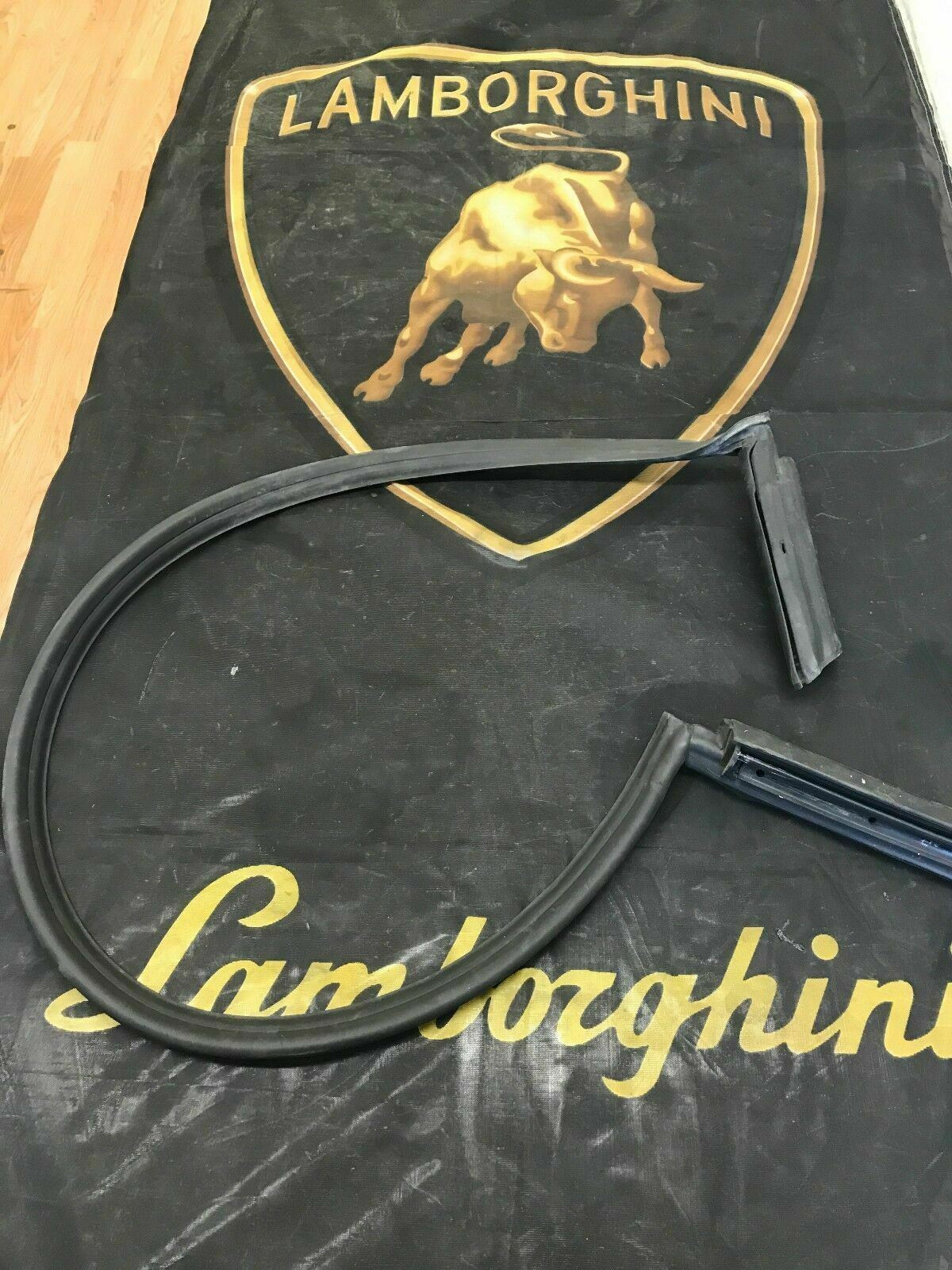 LAMBORGHINI GALLARDO LP550 560 570 SOFT TOP FRONT SEAL GASKET OEM 407871415 