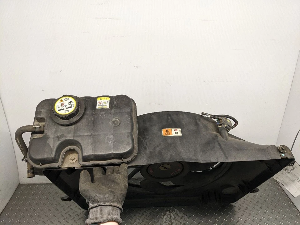 Radiator Fan Motor Fan Assembly Fits 03-05 CROWN VICTORIA 1179488 - Image 4 of 4