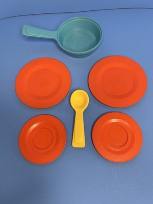 Fun With Food Kitchen Stove 4 Plates Spoon Frying Pan Vintage Fisher Price