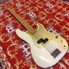 Bajo Fender American Vintage Precision