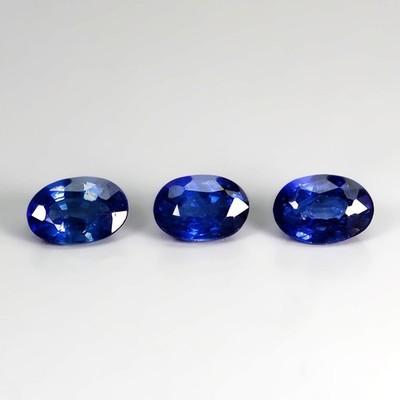 Ovaler natürlicher beheizter königsblauer Saphir Madagaskar 1,90 kt 6 x 4 mm ...
