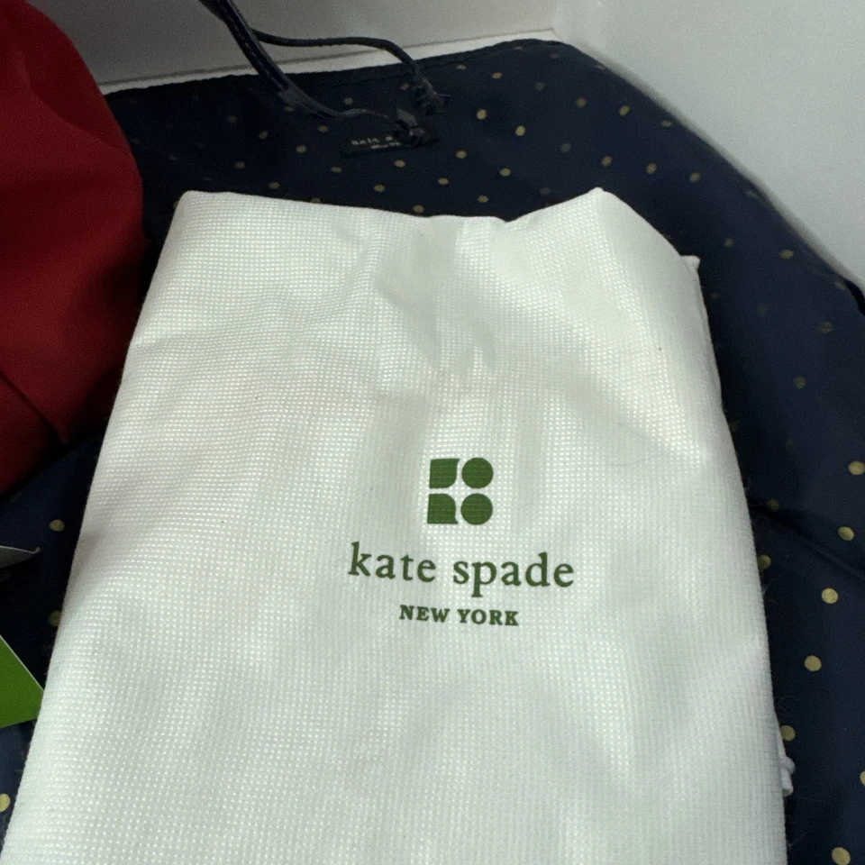 Bolsa de pañales para bebé Kate Spade New York rojo lunares forro almohadilla cambiadora bolsa antipolvo Foto 3 de 4