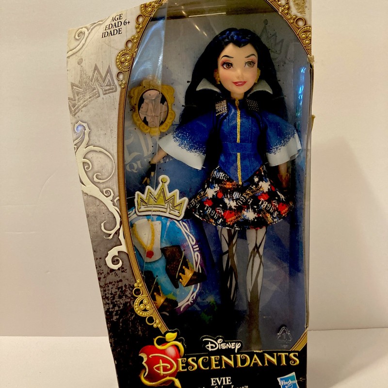 HASBRO -Disney DESCENDANTS EVIE Isle of the Lost - Doll NEW IN BOX