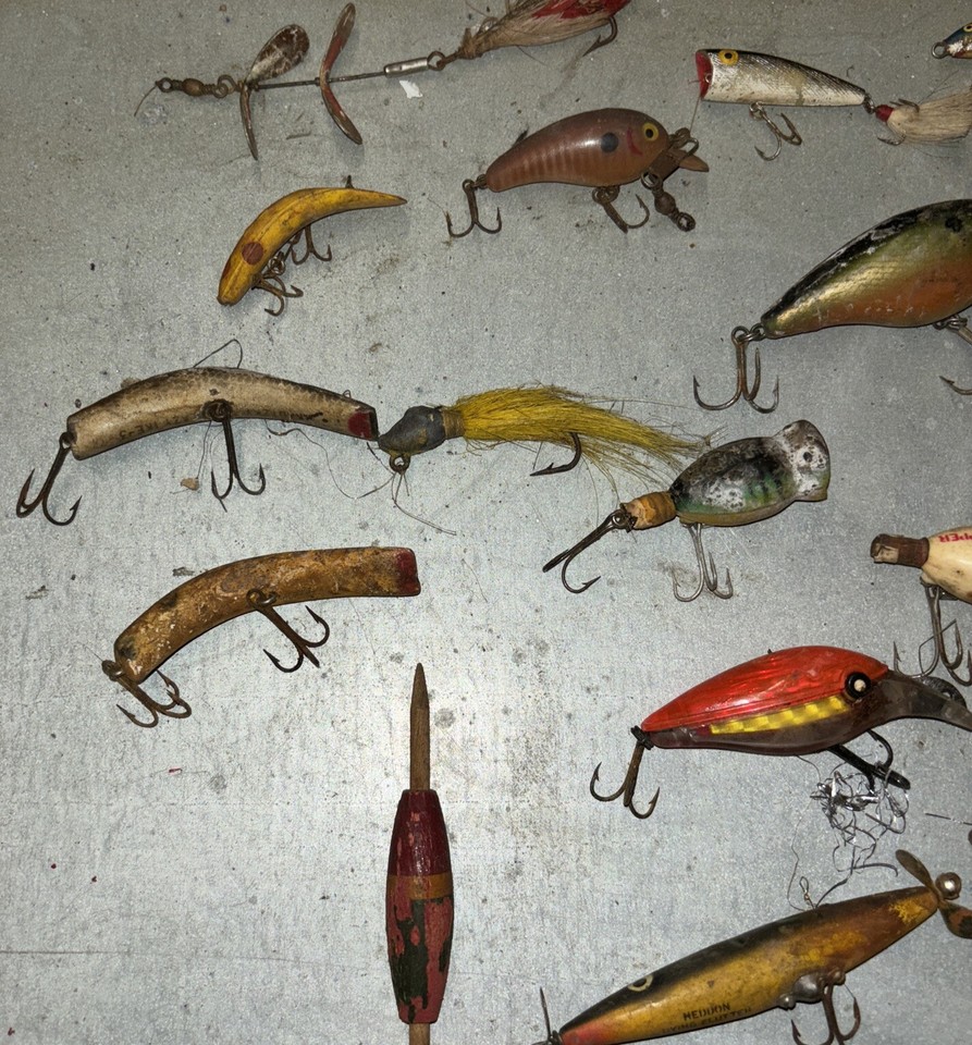 32 Vintage Lot Fishing Lures,antique,wooden,glass Eyes,bobbers Salt