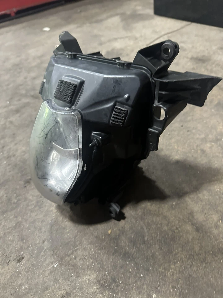 Faro delantero OEM 17-23 Suzuki GSXR1000R Foto 2 de 3