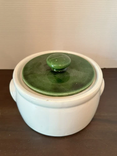 MCCOY POTTERY BEAN POT #1421 W/LID (t7)