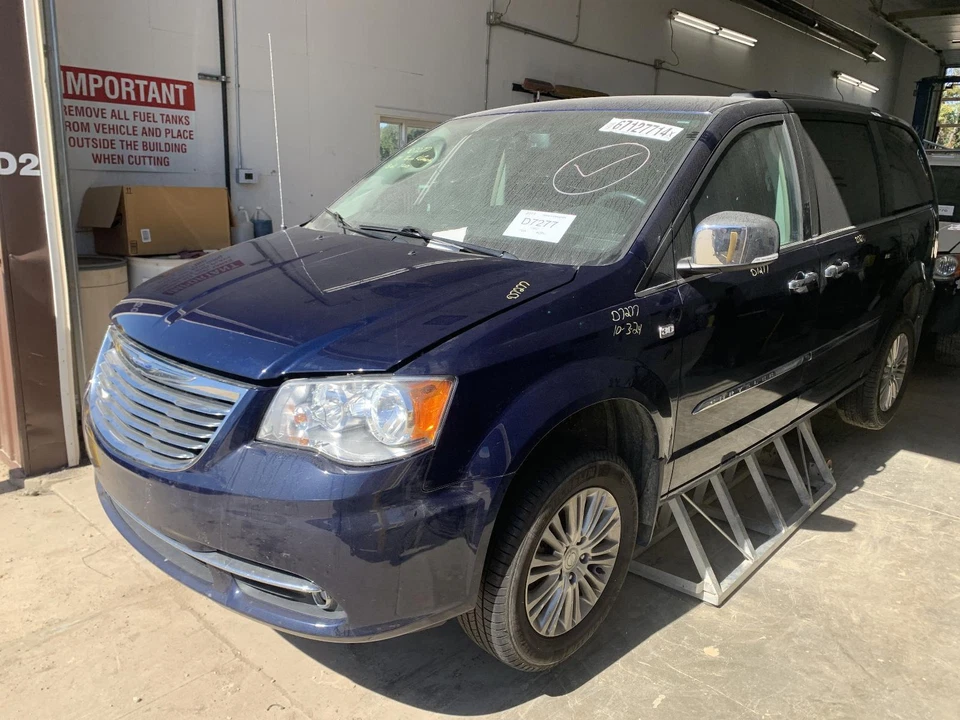 Conjunto de faros izquierdos usados se adapta a: Chrysler Town & Country 2014 exc. automático d Foto 2 de 4