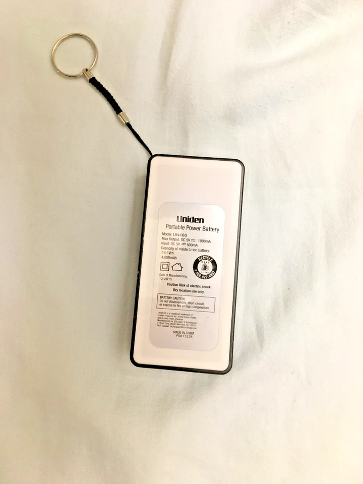 Banco de alimentación portátil Uniden - Capacidad 4.000 mAh Foto 2 de 3