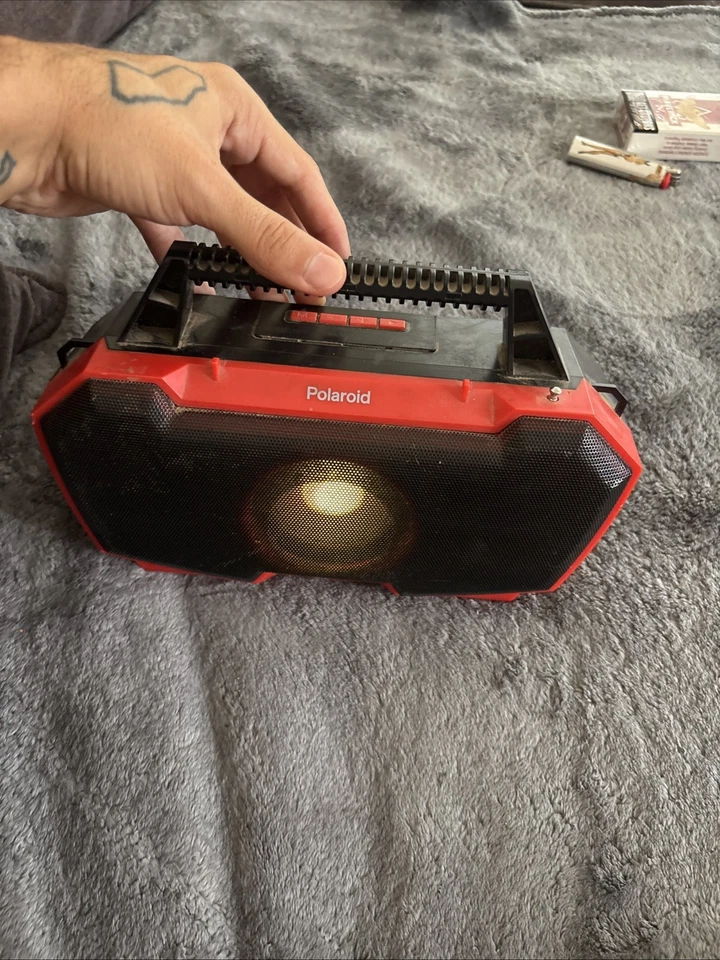 Polaroid PBT Wireless Bluetooth Speaker Red Works very loud - Image 2 of 3