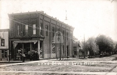 Street View Lake St., W. South Lyon MI Michigan RPPC Photo Postcard COPY