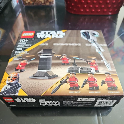 LEGO 40765 Star Wars Kamino Training Facility GWP w/ Clone Cadets - New, Sealed!
