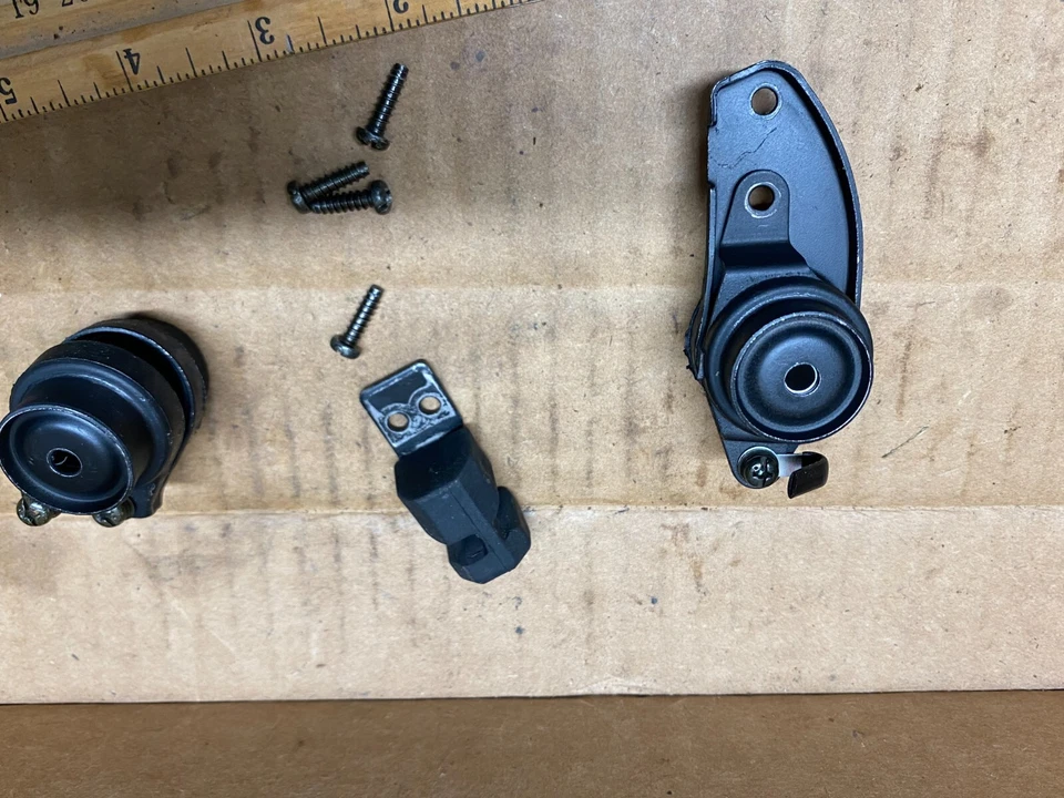 Pre-owned rubberized mounting brackets from an Echo CS346 Chainsaw - Image 4 of 4