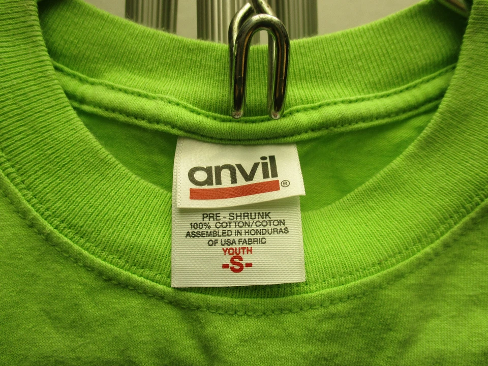 Camiseta manga corta Anvil Youth S pequeña verde lima cumpleaños en Strong Museum Foto 2 de 3