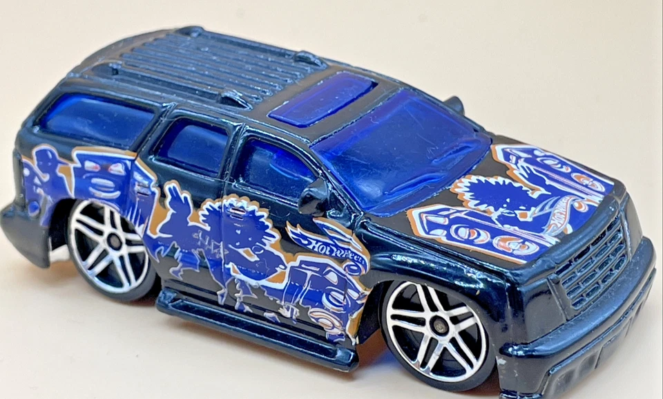 Hot Wheels Cadillac Bundle – Escalade SUV, V‑16 ×2, Security Cien Concept 1:64. - Image 4 of 4