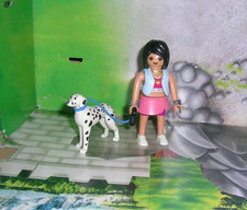 LOT FIGURINE ACCESSOIRE PLAYMOBIL PERSONNAGE  FEMME ET SON CHIEN