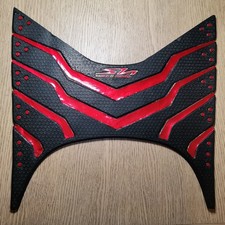 Tappetino Nero con Dettagli Rossi compatibile con Honda Sh 125-150 (2013-2025)